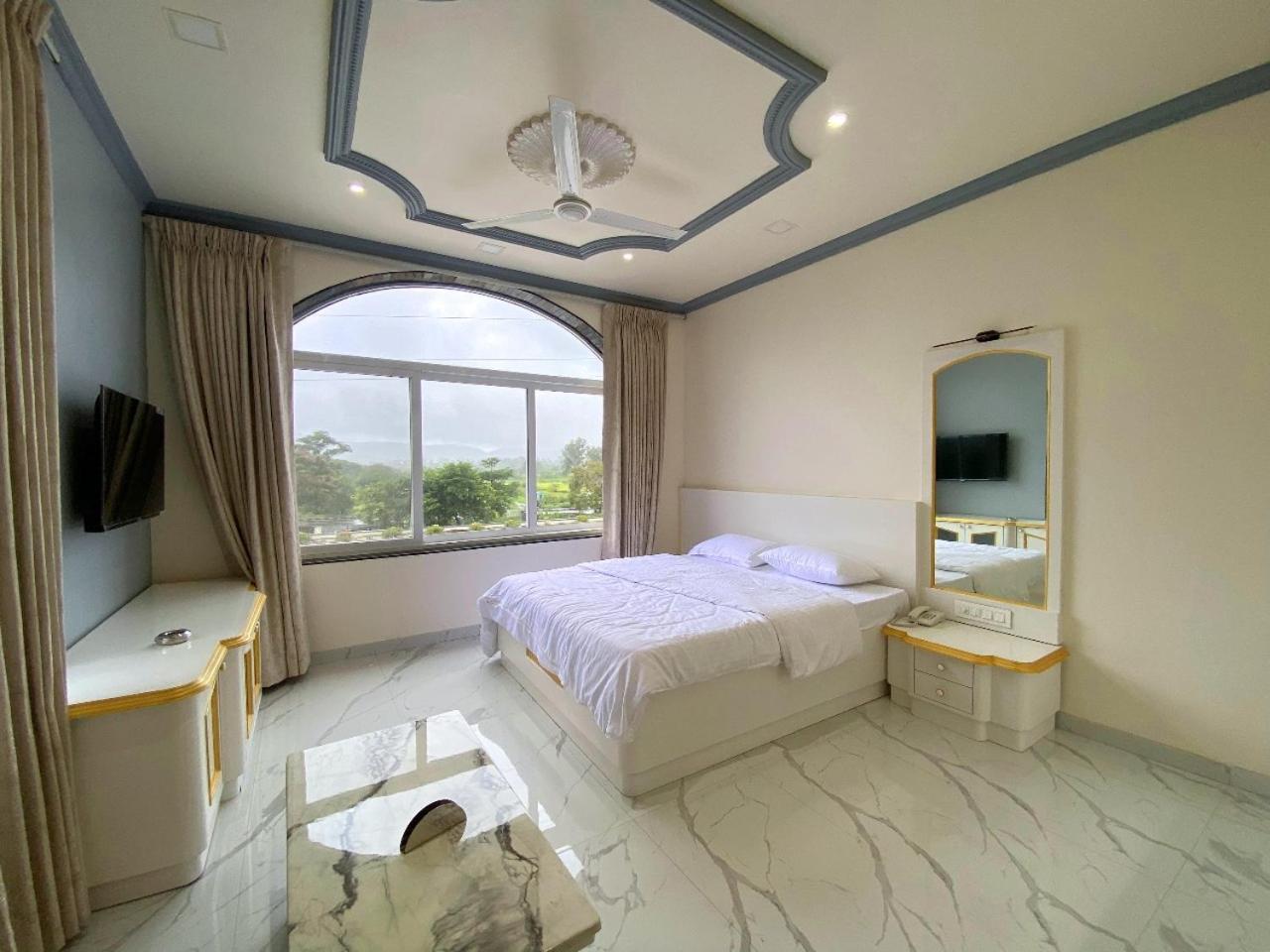 Vedika Garden Otel Lonavala Dış mekan fotoğraf