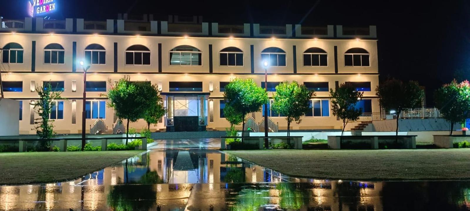 Vedika Garden Otel Lonavala Dış mekan fotoğraf