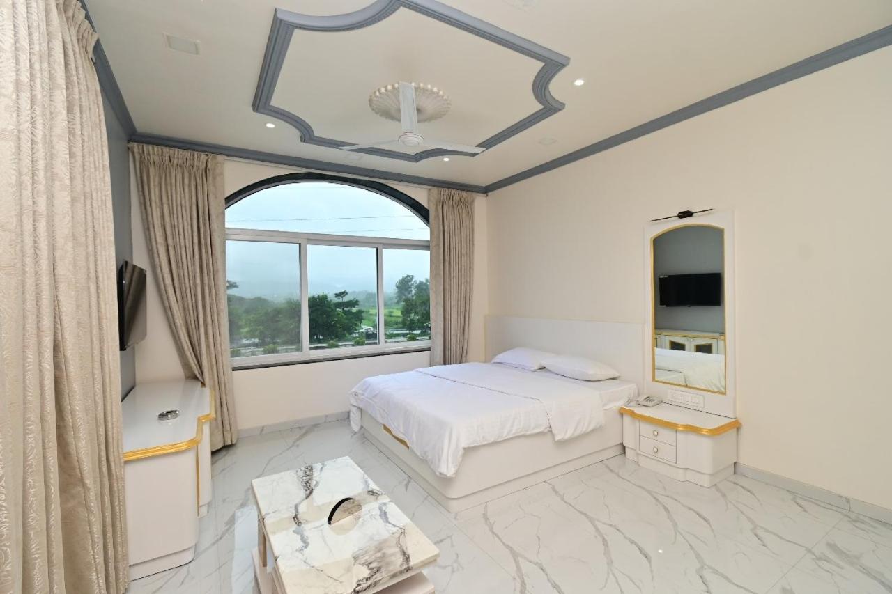 Vedika Garden Otel Lonavala Dış mekan fotoğraf